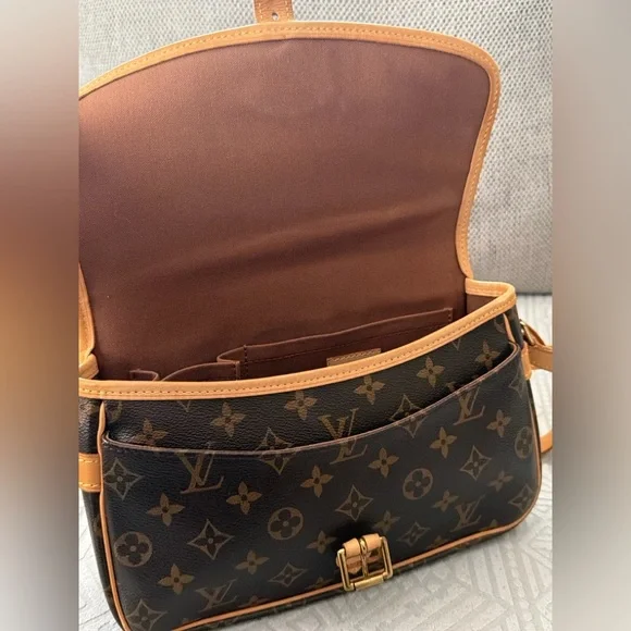 Louis Vuitton Sologne Crossbody Monogram Canvas Authentic - Picture 9 of 13